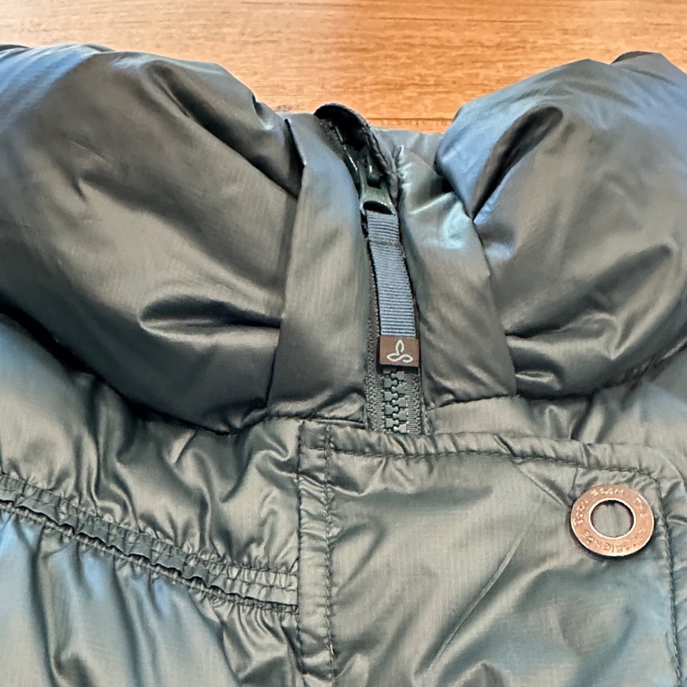 Women’s Prana Teal/Blue Puffer Vest - Picture 4 of 10
